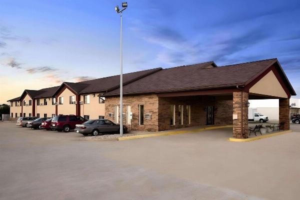 Super 8 by Wyndham Effingham image 2